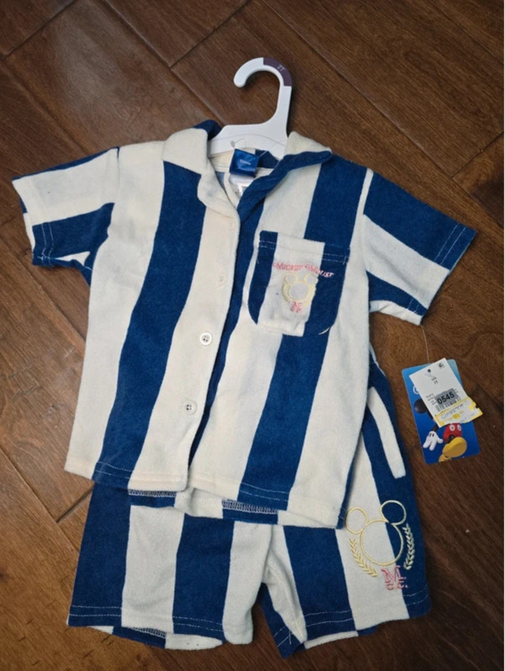 2t brand new disney mickey mouse outfit, item 545G7